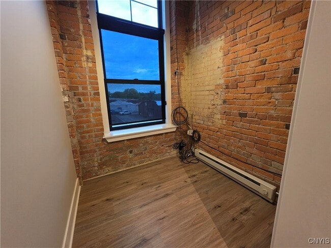 Primary Photo - 100 Buckley Rd