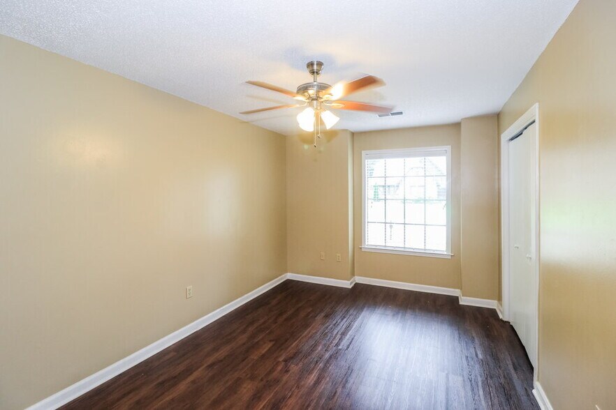Building Photo - 5672 Remsen Ave