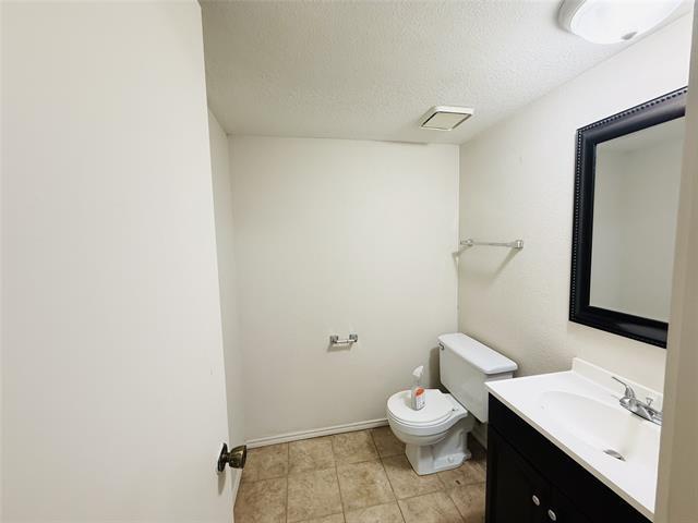 Building Photo - 221 Meadow Ct