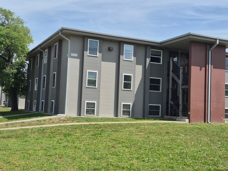 Building Photo - South Creek Apartments