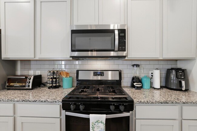 Building Photo - Refined Living in Hardin Valley | Modern Luxury Home with Loft & Outdoor Retreat