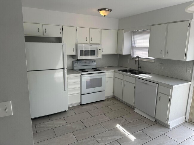 Building Photo - 4871 Dierker Rd