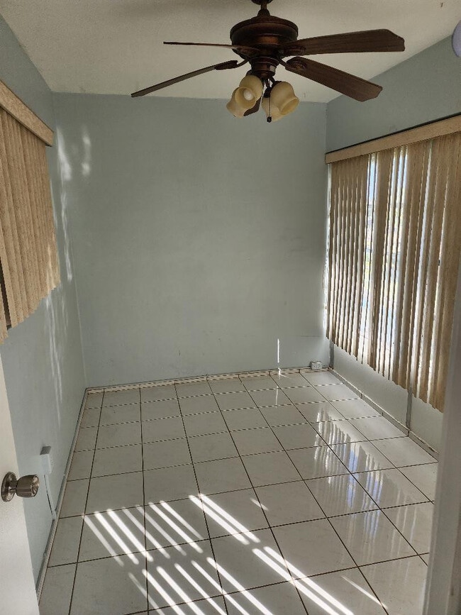 Building Photo - 5031 W Oakland Park Blvd