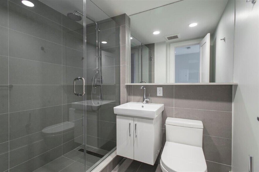 Building Photo - 335 Harvard St