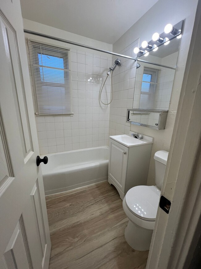 Building Photo - Furnished 1 bedroom