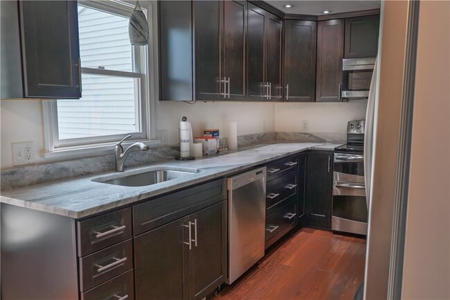 Building Photo - 217 Wycliff Dr