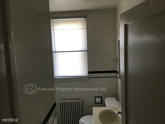 Building Photo - 2730 Maple Ave