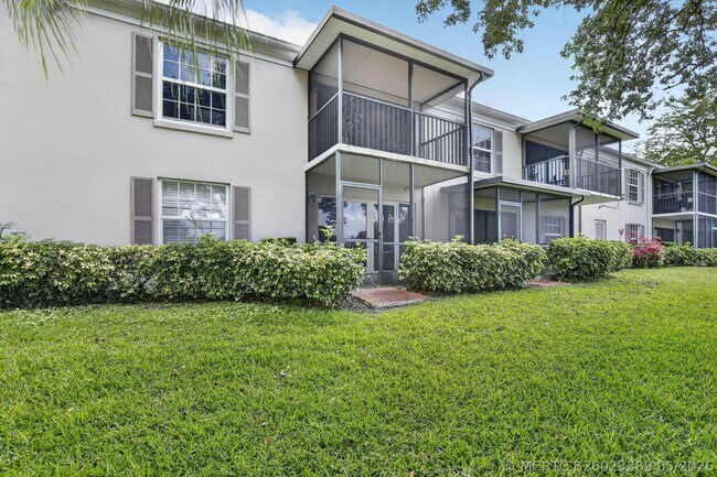 Building Photo - 9101 Jacaranda Ln