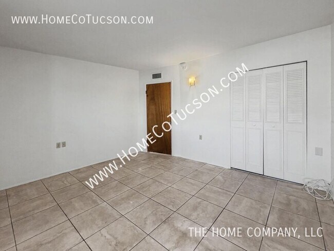 Building Photo - 1319 E Louisiana Dr