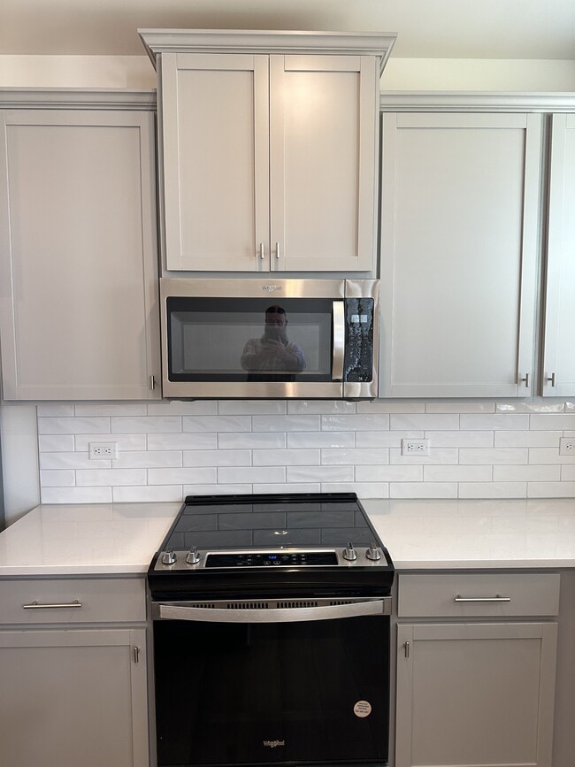 Building Photo - 1027 S Point Rd