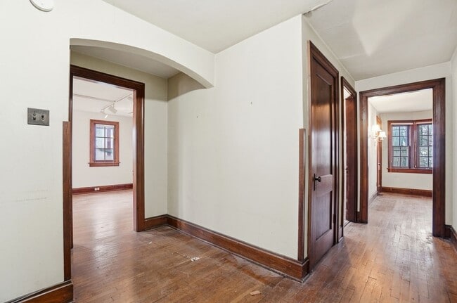 Building Photo - Private House on iuka ave Ravine – Central Campus – Newly Renovated - Flexible Pricing