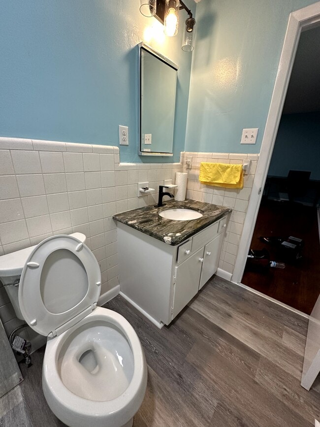 Building Photo - 4408 Leota Dr
