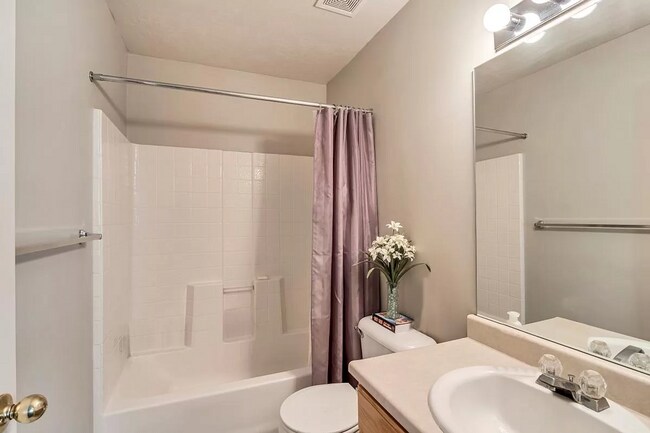 Building Photo - Available Now!   4 bedrooms, 3 1/2 baths P...