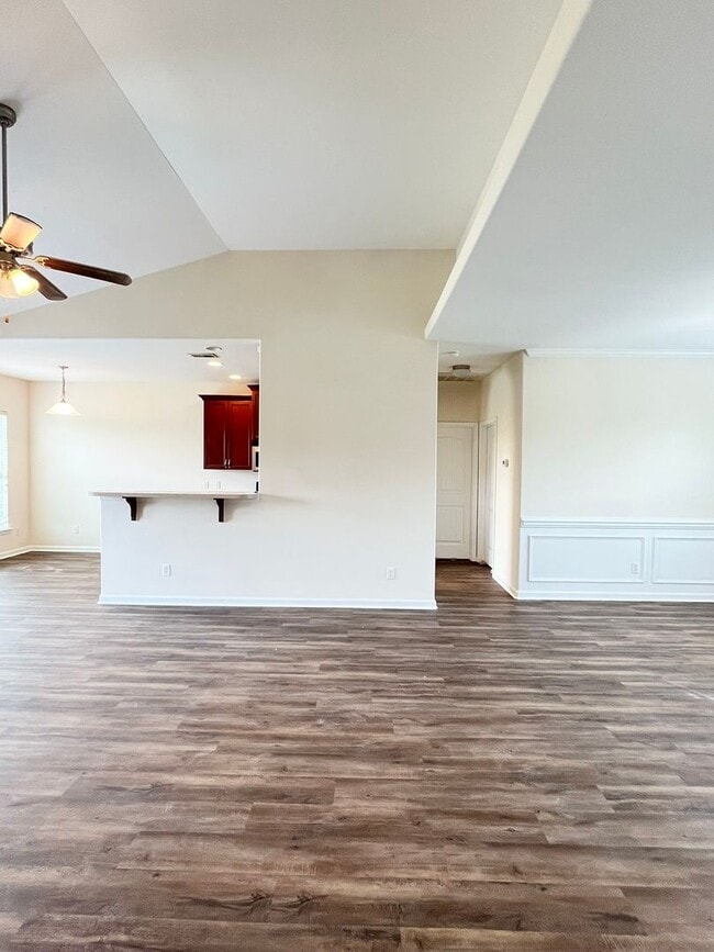Building Photo - 3 Bedroom, 1 bath, with fenced in backyard...