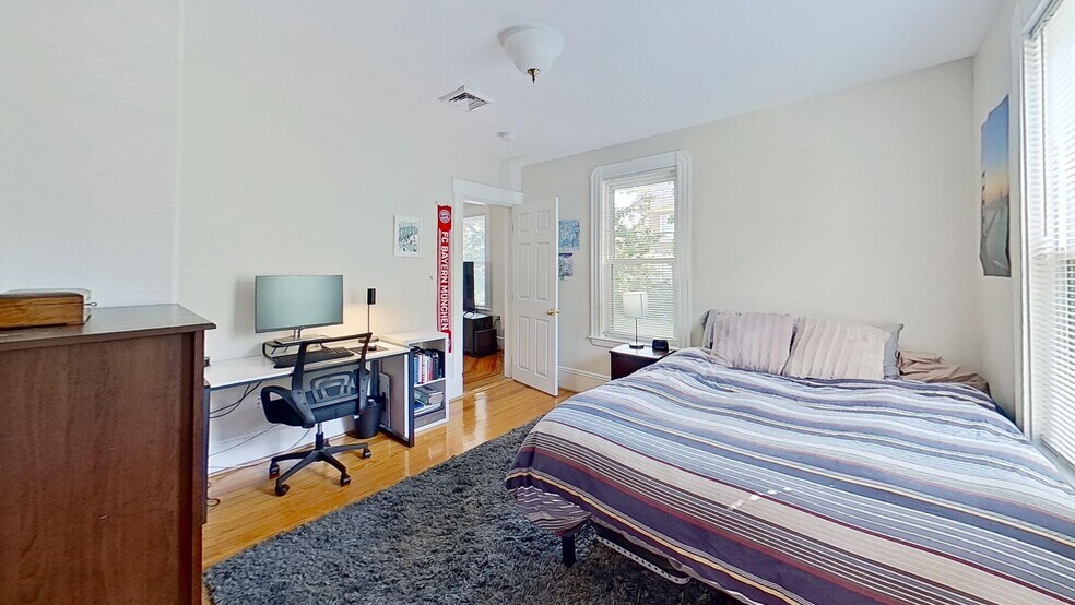 Building Photo - 124 Cedar St