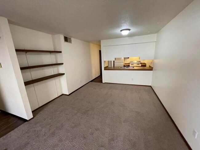 Building Photo - 2817 Palo Verde Dr NE