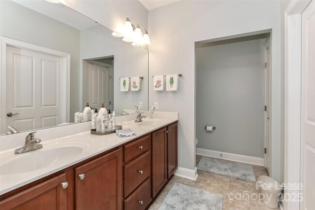 Building Photo - 115 Brawley Point Cir