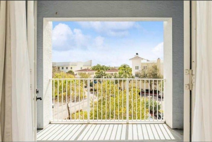 Building Photo - 1200 Town Center Dr