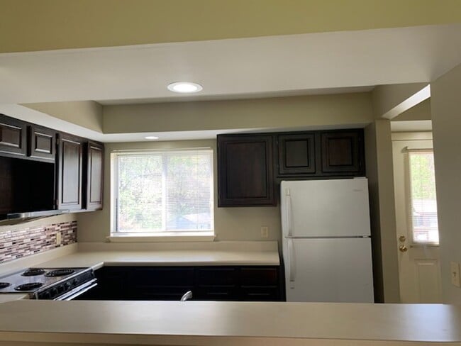 Building Photo - Sarah's Run Apartments