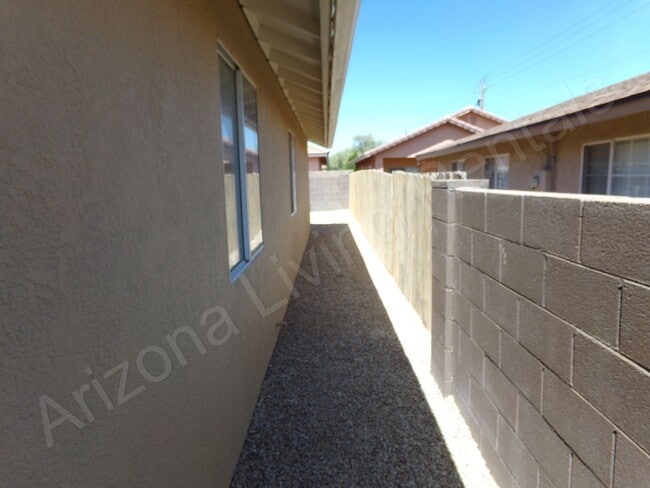 Building Photo - BEAUTIFUL HOME NEAR WALLECK RANCH