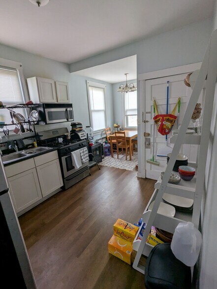 Kitchen new floors - 5153 N Western Ave