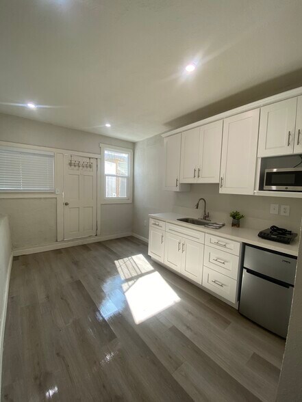 Building Photo - 655 Solano Ave