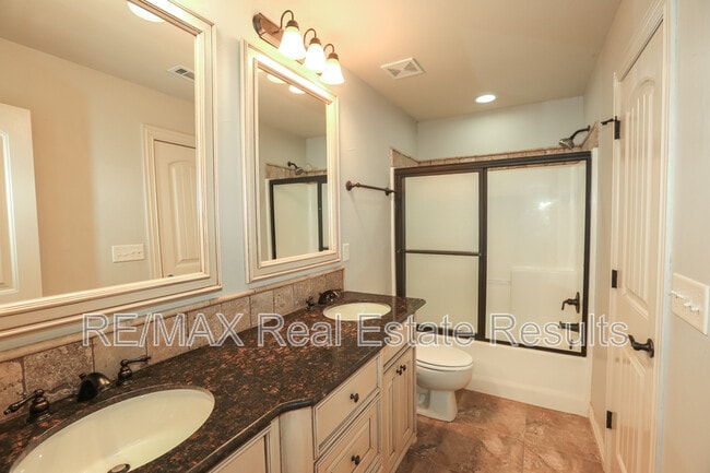 Building Photo - 3607 SW Birchton Ave