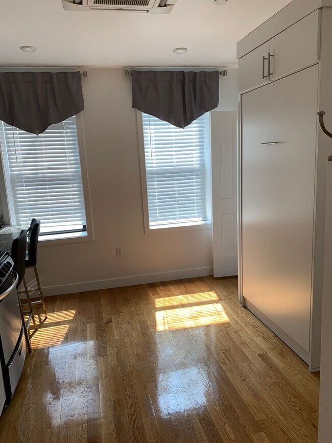 Building Photo - CHELSEA / BOSTON FULLY FURNISHED LUXURY STUDIO-- 1 MILE TO LOGAN!!