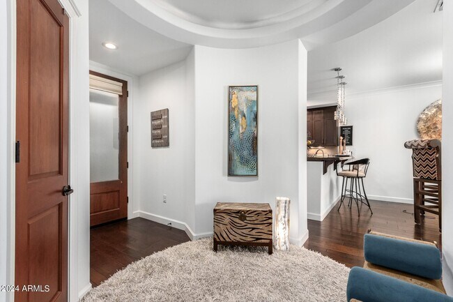 Building Photo - 4909 N Woodmere Fairway