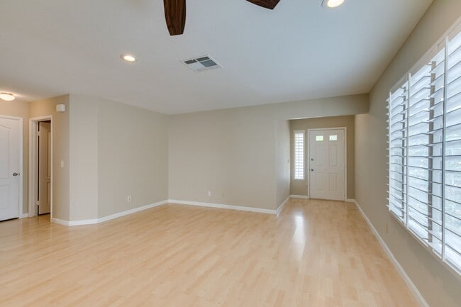 Building Photo - Beautiful Summerlin Home – 3 Bed, 2.5 Bath...