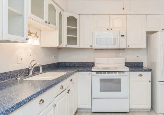 Building Photo - 709 79th St