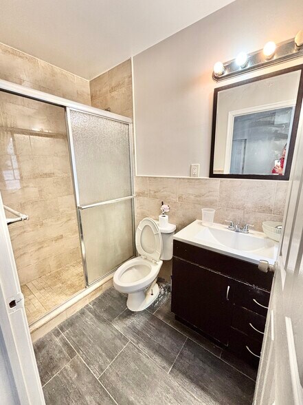 Building Photo - 1025 Mount Vernon St