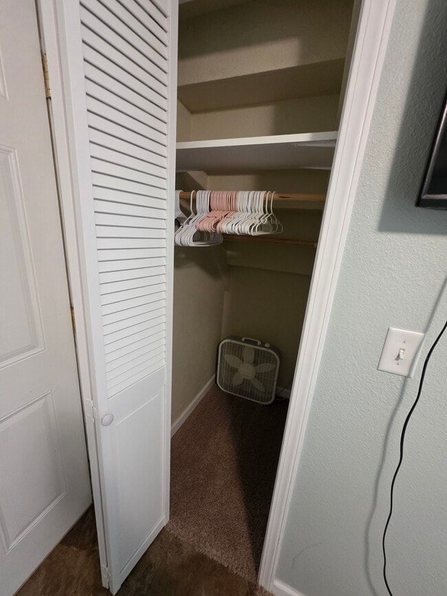 Building Photo - Oasis on F