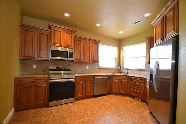Building Photo - 4004 SW Layton Rd