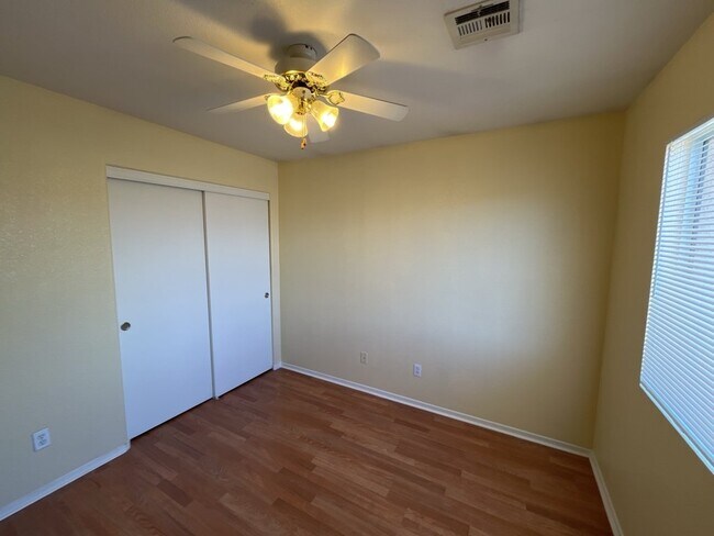 Building Photo - Experience luxurious living in this stunning 4-bedroom, 2.5-bathroom house