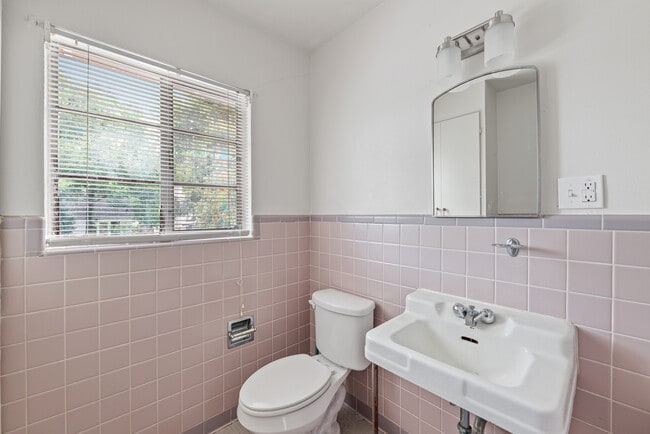 Building Photo - 417 W Gramercy Pl