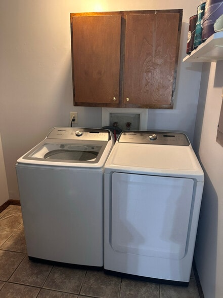 Building Photo - 388 Gamewood Dr