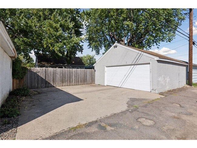Building Photo - 4215 16th Ave S