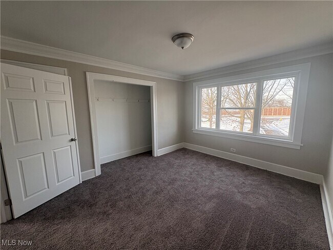 Building Photo - 14236 Lakeshore Blvd