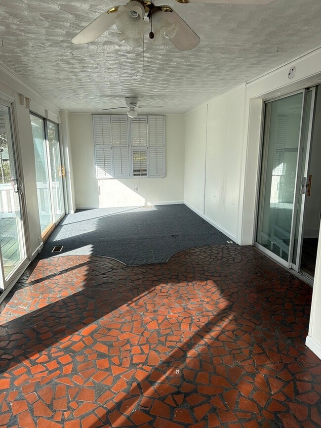 Building Photo - 427 Cedar St