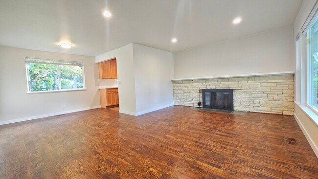 Building Photo - 13865 SE 40th St