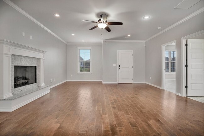 Building Photo - Very well maintained 4 Bed 3 Bath home in Great Location!