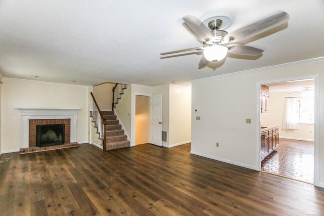 Building Photo - 409 The Meadows