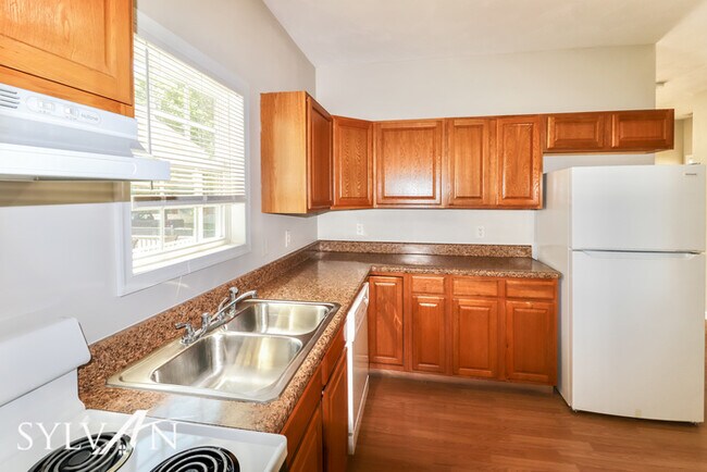 Building Photo - The living is easy in this 3 bedroom, 1.5 ...