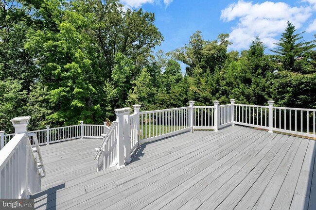 Building Photo - 6 Towering Oaks Dr