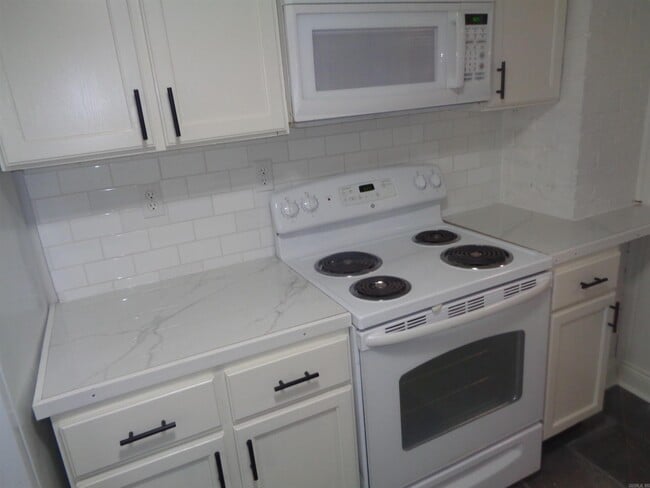 Building Photo - 1200 S Cross St