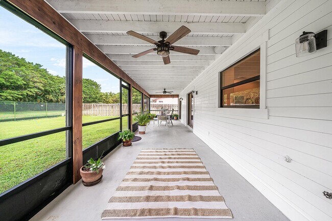 Building Photo - 1252 Raintree Ln