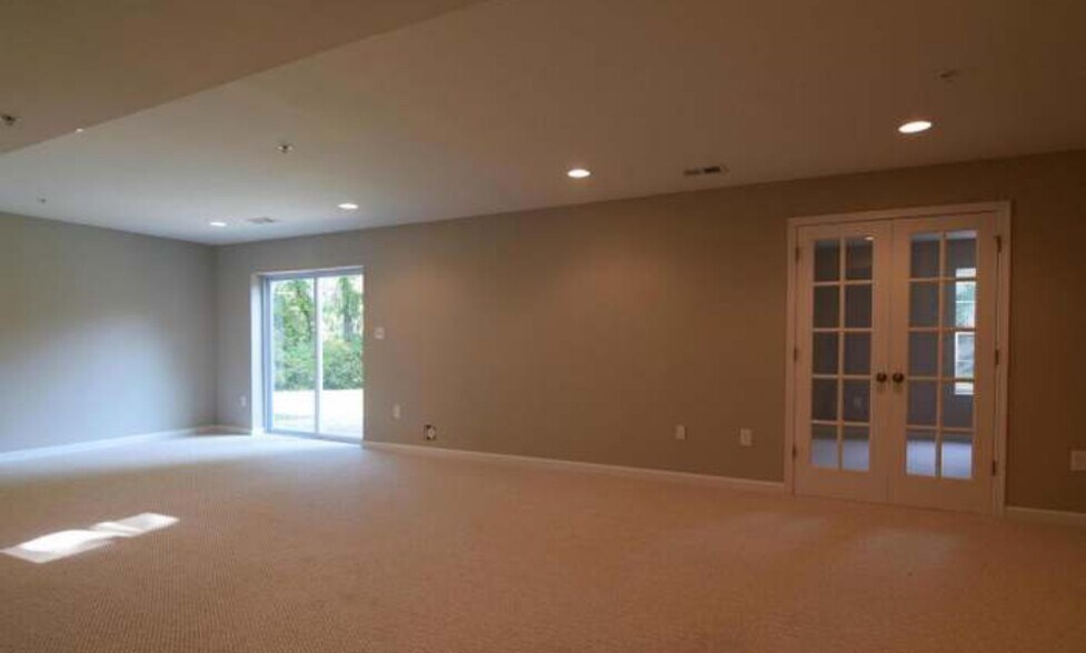 Building Photo - 1210 Northern Lights Dr