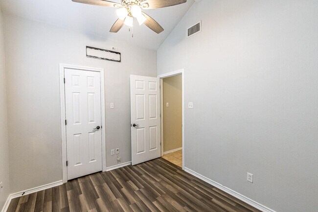 Building Photo - 811 11th St