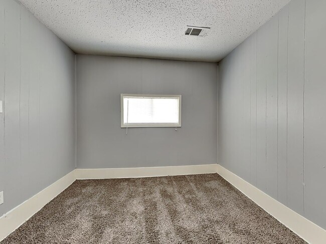 Building Photo - Heart of Garland Dream Home!